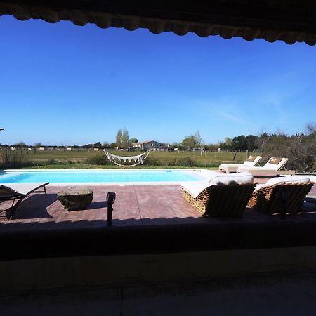 Mas Lou Caloun - Chambre D'Hote Face A La Piscine En Camargue - Les Saintes Maries De La Mer Exterior foto