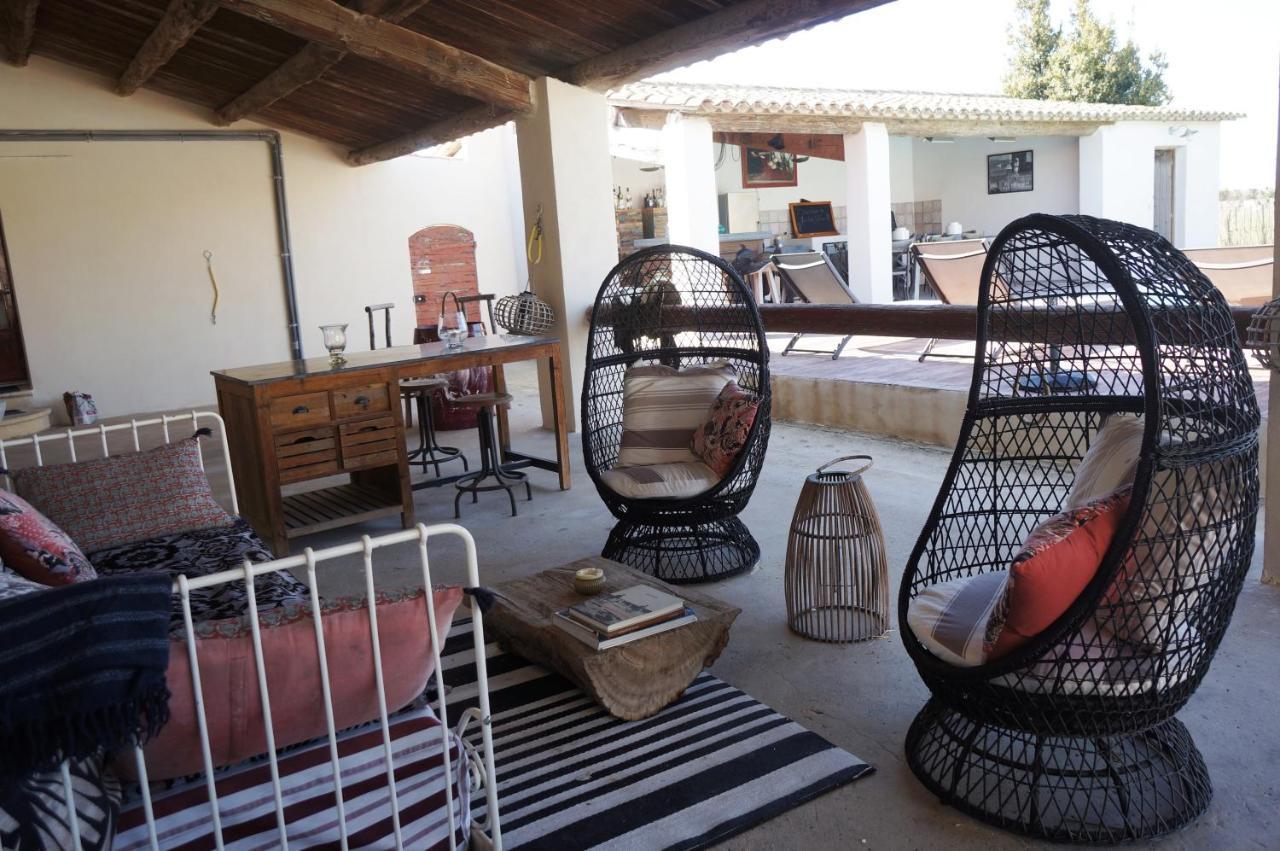 Mas Lou Caloun - Chambre D'Hote Face A La Piscine En Camargue - Les Saintes Maries De La Mer Exterior foto